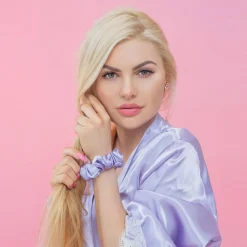 Haargummi aus Seide mit Kristallen lila