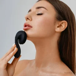 Massagebürste für die Gesichtsreinigung schwarz