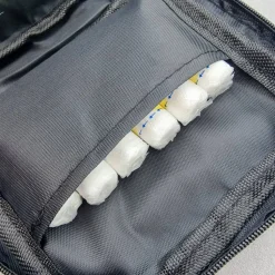 Mini-Tasche für Damenhygieneartikel, Flamingos und Palmblätter, dunkelblau