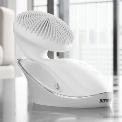 Reinigendes Gesichtsmassagegerät silber