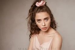 Scrunchie-Haargummi aus Naturseide in Puderfarbe Largy