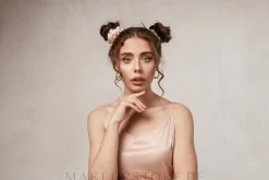 Scrunchie-Haargummi aus Naturseide in Puderfarbe Midi