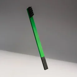 Zahnbürste mit weichen Borsten, limonengrün mit schwarzem mattem Verschluss